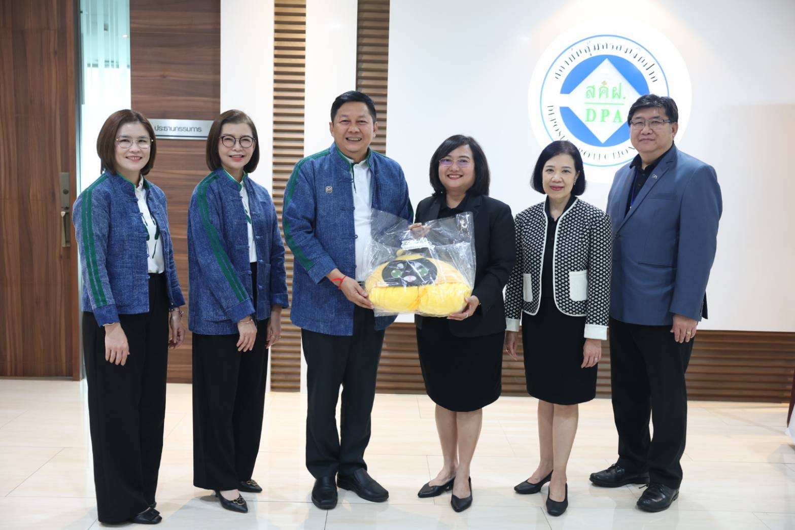 ธนาคารเพื่อการเกษตรและสหกรณ์การเกษตร ร่วมแสดงความยินดีกับนางปิยาภรณ์ โพธิ์กลิ่น ในโอกาสเข้ารับตำแหน่ง ผู้อำนวยการสถาบันคุ้มครองเงินฝาก 3