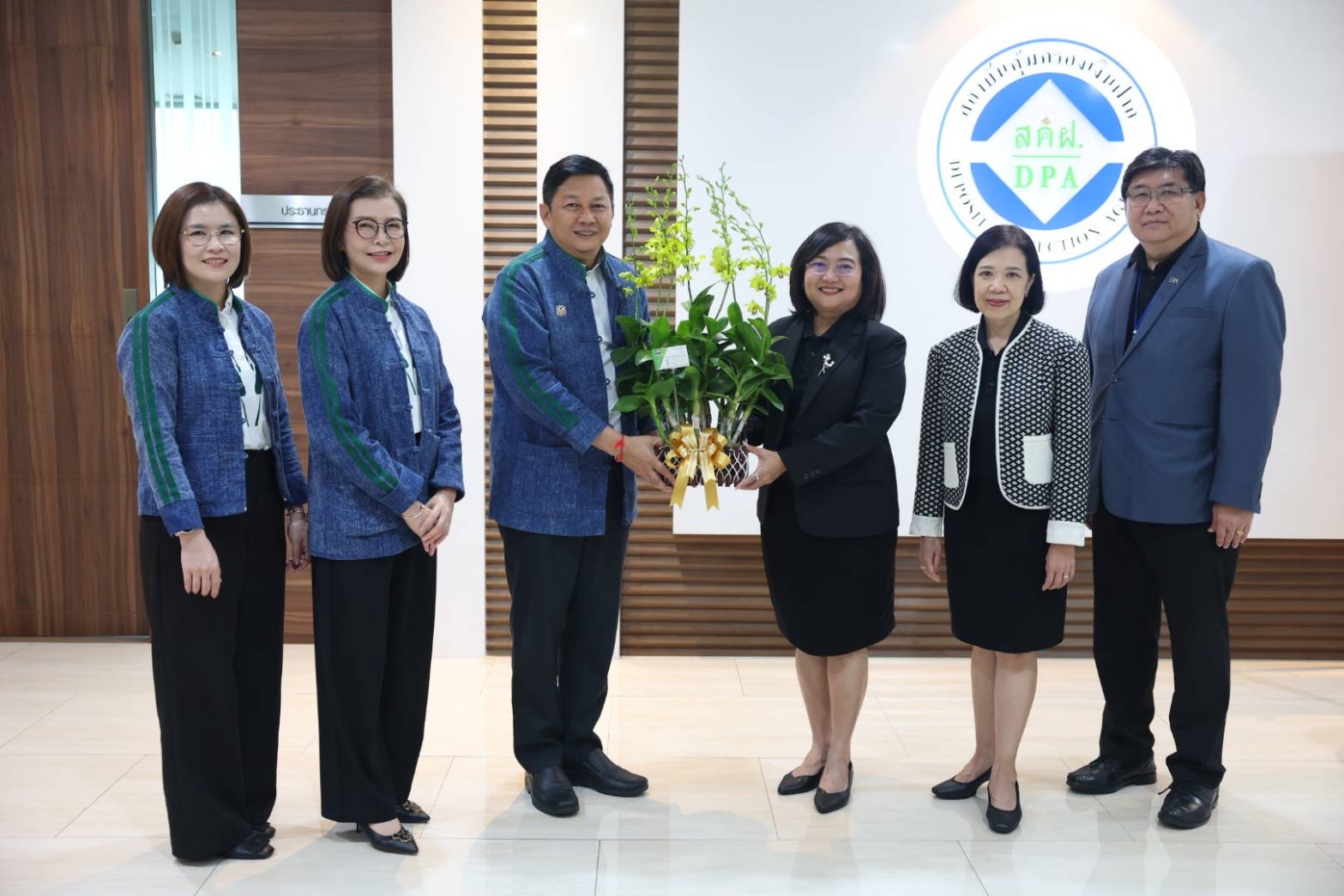 ธนาคารเพื่อการเกษตรและสหกรณ์การเกษตร ร่วมแสดงความยินดีกับนางปิยาภรณ์ โพธิ์กลิ่น ในโอกาสเข้ารับตำแหน่ง ผู้อำนวยการสถาบันคุ้มครองเงินฝาก 1
