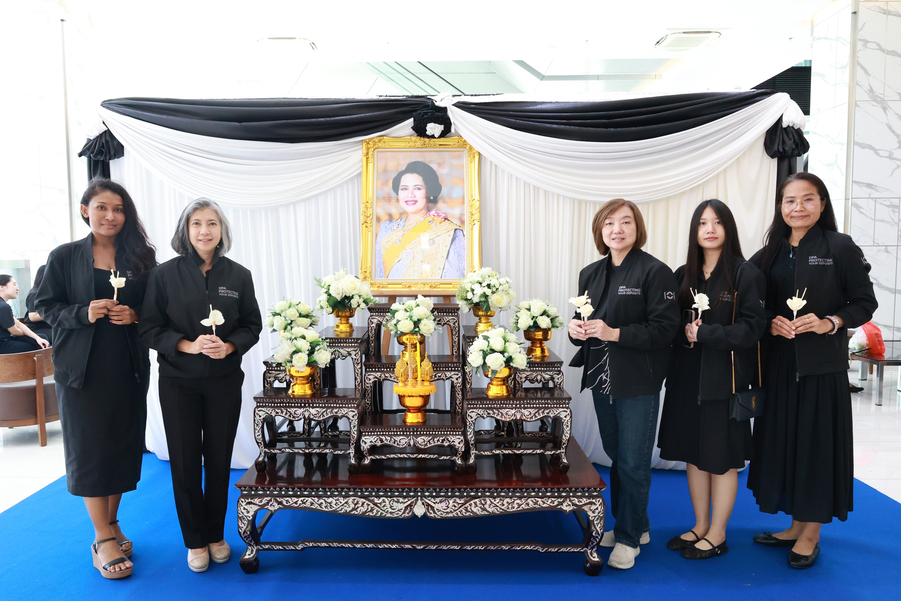 สถาบันคุ้มครองเงินฝากร่วมกิจกรรมประดิษฐ์ดอกไม้จันทน์ เพื่อใช้สำหรับพระราชพิธีถวายพระเพลิงพระบรมศพ สมเด็จพระนางเจ้าสิริกิติ์ พระบรมราชินีนาถ พระบรมราชชนนีพันปีหลวง 1