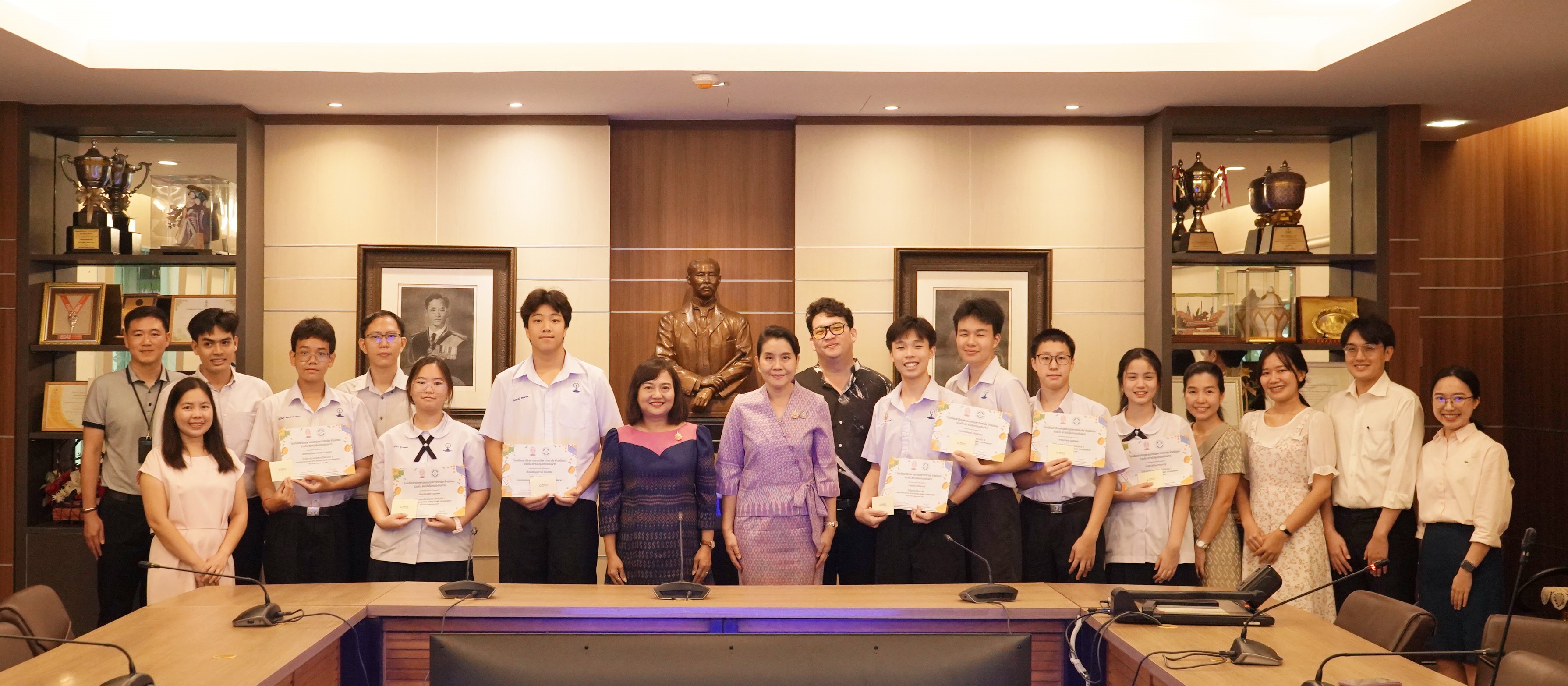 สถาบันคุ้มครองเงินฝาก (สคฝ.) มอบประกาศนียบัตรและรางวัลสำหรับผู้ชนะการแข่งขัน กิจกรรม DPA “CASH UP” Board Game Tournament ณ โรงเรียนสาธิตจุฬาลงกรณ์มหาวิทยาลัย ฝ่ายมัธยม 9