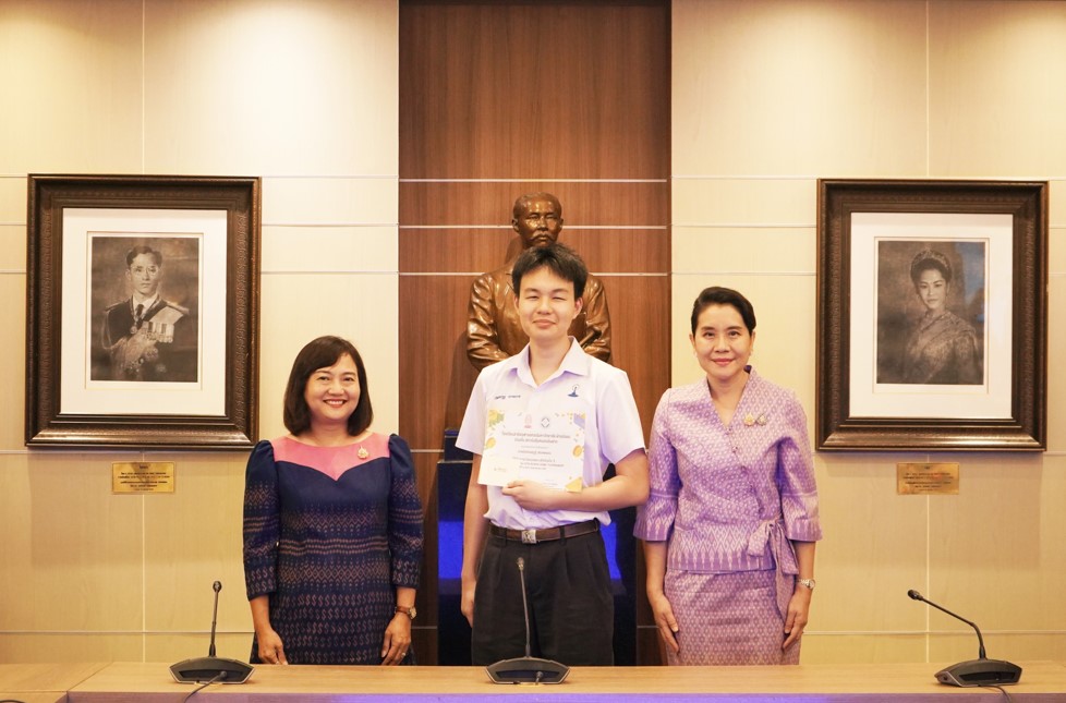 สถาบันคุ้มครองเงินฝาก (สคฝ.) มอบประกาศนียบัตรและรางวัลสำหรับผู้ชนะการแข่งขัน กิจกรรม DPA “CASH UP” Board Game Tournament ณ โรงเรียนสาธิตจุฬาลงกรณ์มหาวิทยาลัย ฝ่ายมัธยม 6