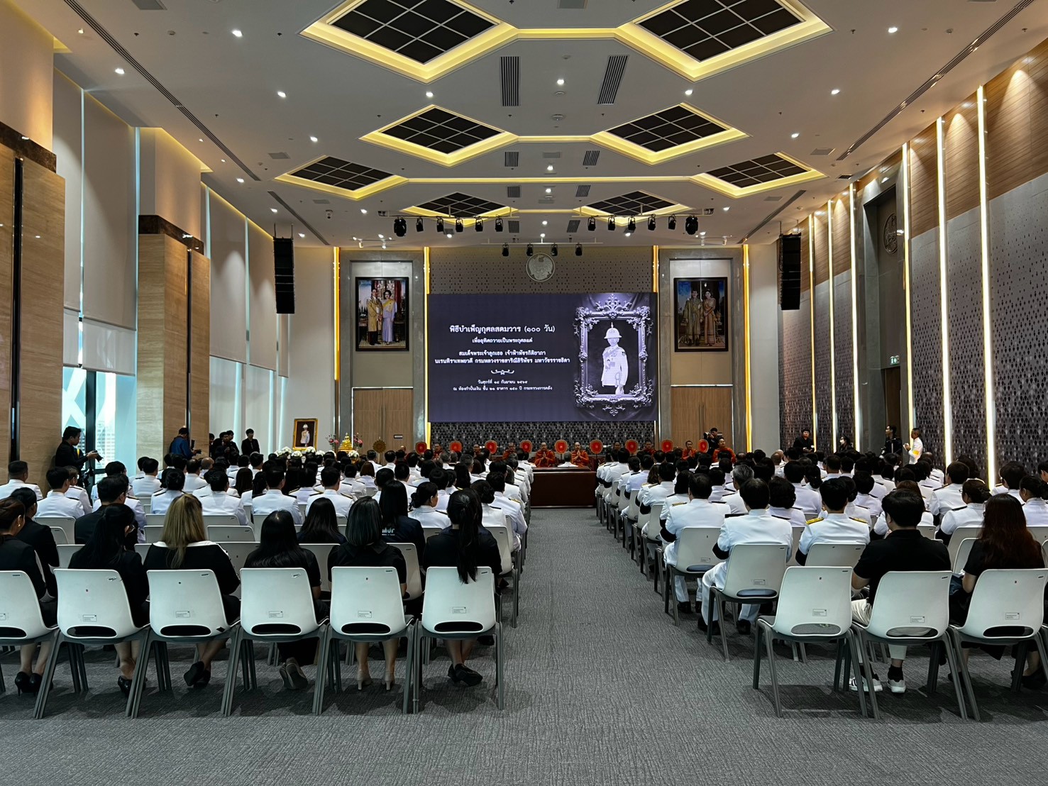 สถาบันคุ้มครองเงินฝาก ร่วมงานพิธีบำเพ็ญกุศลสตมวาร (100 วัน) เพื่ออุทิศถวายเป็นพระกุศลแด่สมเด็จพระเจ้าลูกเธอ เจ้าฟ้าพัชรกิติยาภา นเรนทิราเทพยวดี กรมหลวงราชสาริณีสิริพัชร มหาวัชรราชธิดา ณ กระทรวงการคลัง 6