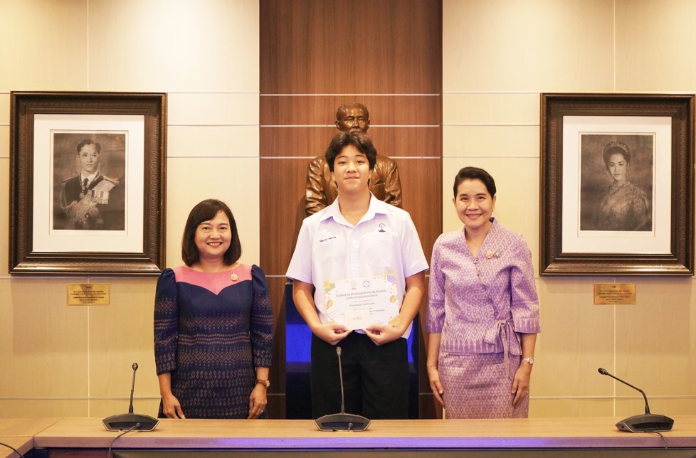 สถาบันคุ้มครองเงินฝาก (สคฝ.) มอบประกาศนียบัตรและรางวัลสำหรับผู้ชนะการแข่งขัน กิจกรรม DPA “CASH UP” Board Game Tournament ณ โรงเรียนสาธิตจุฬาลงกรณ์มหาวิทยาลัย ฝ่ายมัธยม 5