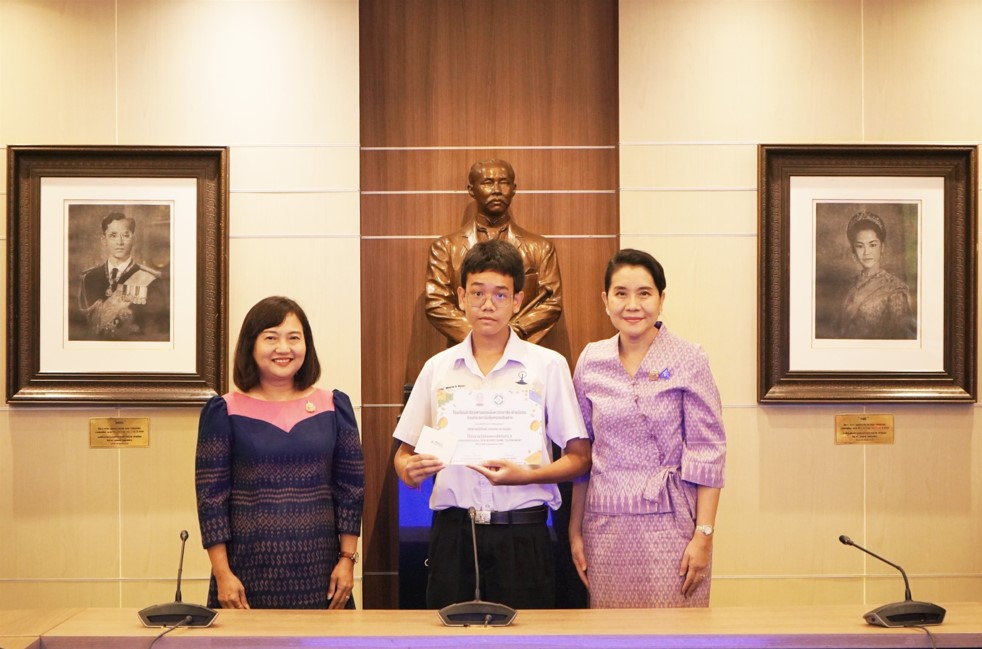 สถาบันคุ้มครองเงินฝาก (สคฝ.) มอบประกาศนียบัตรและรางวัลสำหรับผู้ชนะการแข่งขัน กิจกรรม DPA “CASH UP” Board Game Tournament ณ โรงเรียนสาธิตจุฬาลงกรณ์มหาวิทยาลัย ฝ่ายมัธยม 3