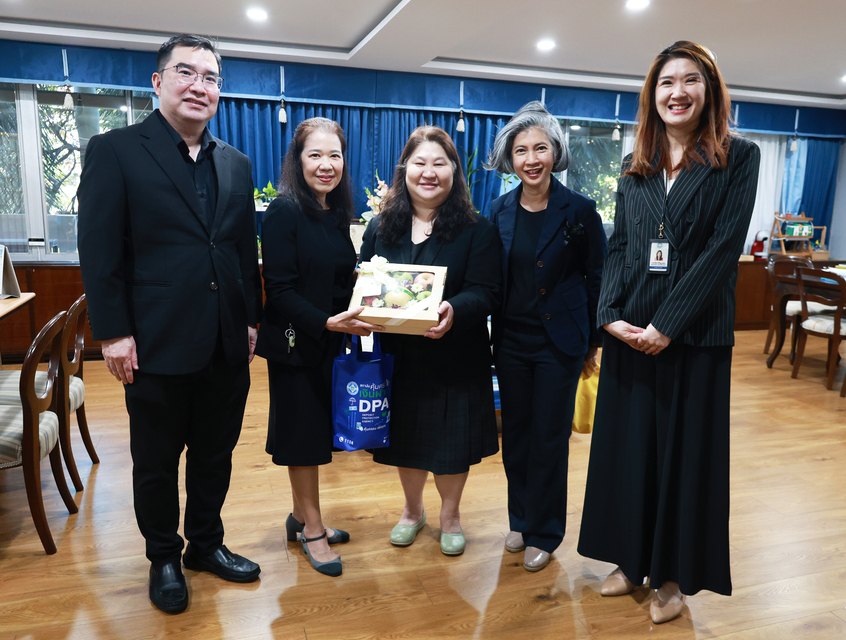 สถาบันคุ้มครองเงินฝาก ร่วมอวยพรและขอพรผู้อำนวยการสำนักงานเศรษฐกิจการคลัง เนื่องในโอกาสขึ้นปีใหม่พุทธศักราช 2569 2