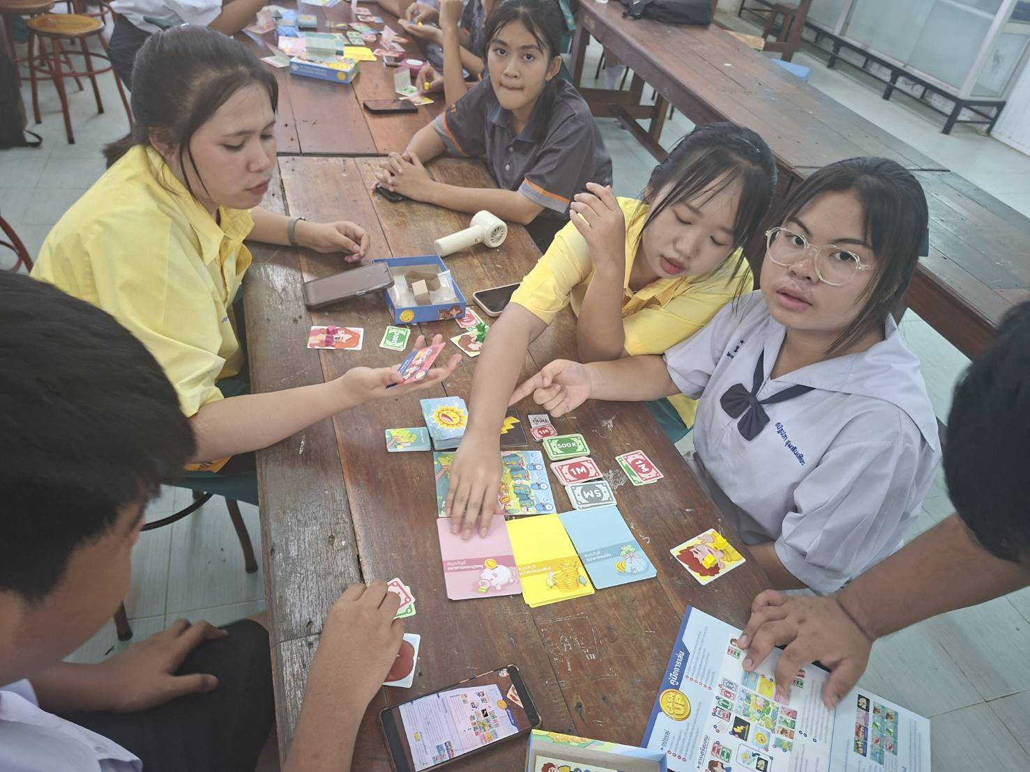 นักเรียนโรงเรียนนิยมศิลป์อนุสรณ์ เรียนรู้การวางแผนการเงินและความรู้เรื่องการคุ้มครองเงินฝากผ่านบอร์ดเกม “Cash Up” จาก DPA 5