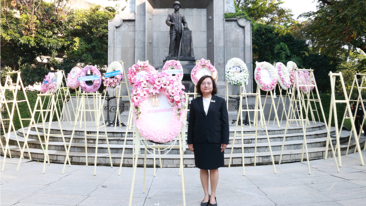 สคฝ. ร่วมพิธีวางพวงมาลาถวายสักการะพระบรมราชานุสาวรีย์ พระบาทสมเด็จพระจุลจอมเกล้าเจ้าอยู่หัว (รัชกาลที่ 5) ประจำปี พ.ศ. 2569