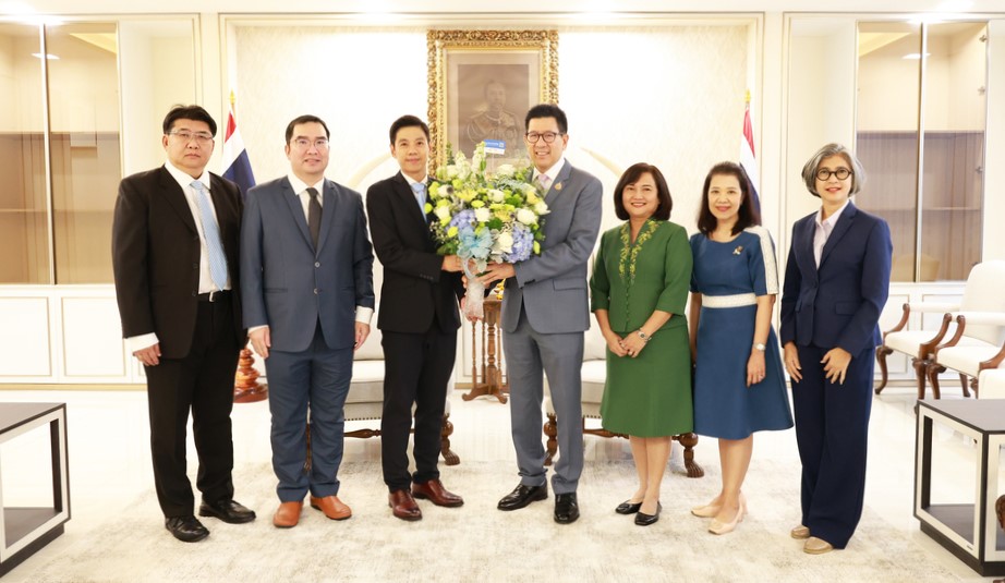 ผู้บริหาร สถาบันคุ้มครองเงินฝาก ร่วมแสดงความยินดีกับ ดร.เอกนิติ นิติทัณฑ์ประภาศ ในโอกาสเข้ารับตำแหน่งรองนายกรัฐมนตรีและรัฐมนตรีว่าการกระทรวงการคลัง 1