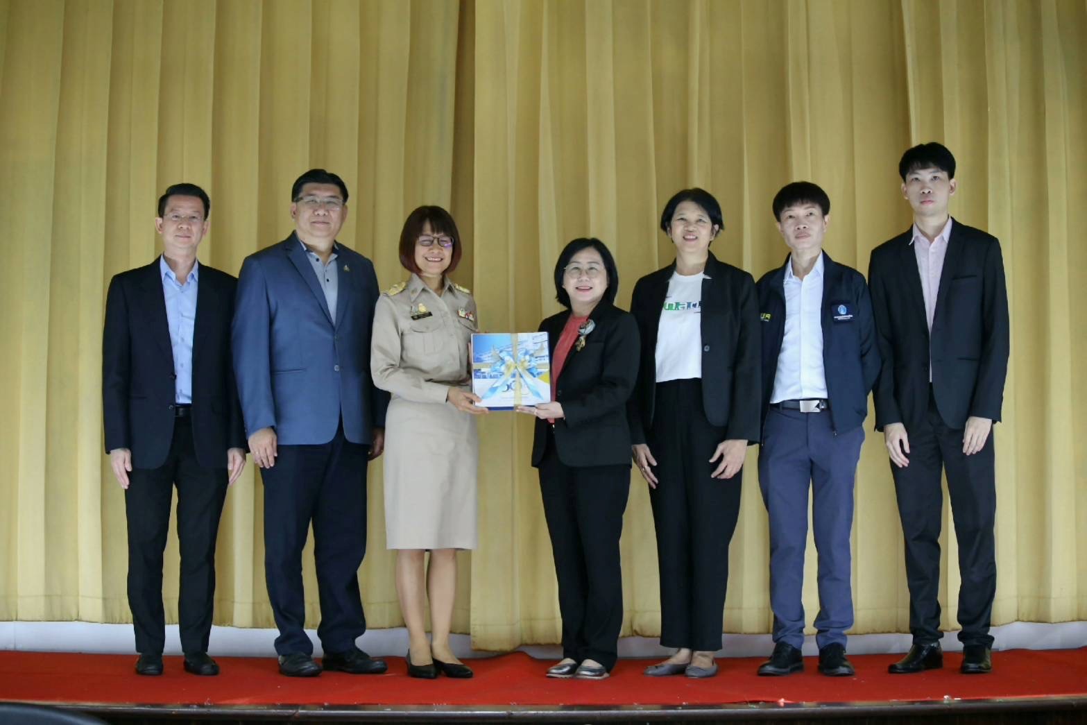 สถาบันคุ้มครองเงินฝากร่วมบรรยายในกิจกรรมสัมมนาวิชาการเรื่องการคุ้มครองเงินฝากและการคุ้มครองผู้ใช้บริการทางการเงิน ณ องค์การบริหารส่วนจังหวัดเพชรบุรี 1