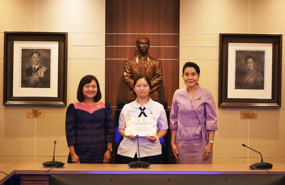 สถาบันคุ้มครองเงินฝาก (สคฝ.) มอบประกาศนียบัตรและรางวัลสำหรับผู้ชนะการแข่งขัน กิจกรรม DPA “CASH UP” Board Game Tournament ณ โรงเรียนสาธิตจุฬาลงกรณ์มหาวิทยาลัย ฝ่ายมัธยม 4