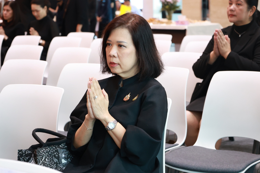 ผู้บริหารสถาบันคุ้มครองเงินฝากร่วมพิธีบำเพ็ญกุศลสตมวาร (ครบ 100 วัน) ถวายเป็นพระราชกุศลแด่สมเด็จพระนางเจ้าสิริกิติ์ พระบรมราชินีนาถ พระบรมราชชนนีพันปีหลวง ณ กระทรวงการคลัง 6