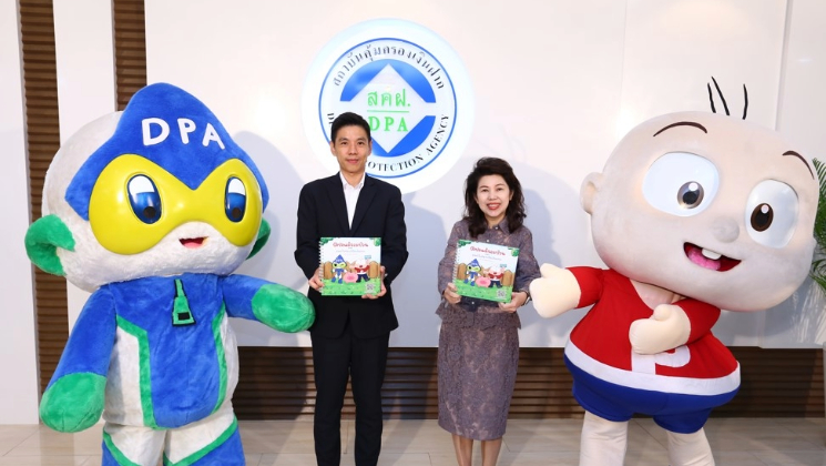 สถาบันคุ้มครองเงินฝาก จับมือ วิธิตากรุ๊ป ดึงคาร์แรคเตอร์การ์ตูนดัง ปังปอนด์จอมป่วน ร่วมผลิตสื่อการเรียนรู้ทางการเงิน ภายใต้โครงการผลิตหนังสือ Twin Book เพื่อผู้ด้อยโอกาสทางสังคม เนื่องในโอกาสพระราชพิธีมหามงคลเฉลิมพระชนมพรรษา 6 รอบ 28 กรกฎาคม 2567