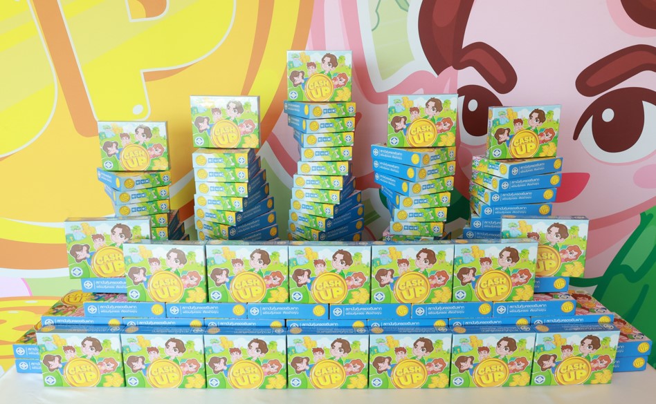 สคฝ. ผนึก กทม. ปลุกพลังการเรียนรู้ทางการเงิน มอบบอร์ดเกม “CASH UP” สู่โรงเรียนในสังกัด กทม. จำนวน 437 แห่ง เสริมฐาน Financial Literacy เด็กไทยยุคนิวเจน 4