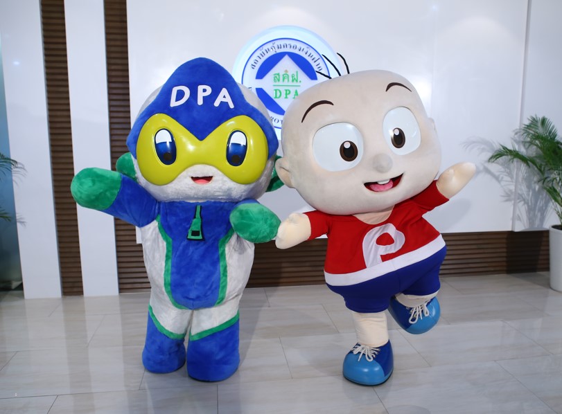 สถาบันคุ้มครองเงินฝาก จับมือ วิธิตากรุ๊ป ดึงคาร์แรคเตอร์การ์ตูนดัง ปังปอนด์จอมป่วน ร่วมผลิตสื่อการเรียนรู้ทางการเงิน ภายใต้โครงการผลิตหนังสือ Twin Book เพื่อผู้ด้อยโอกาสทางสังคม เนื่องในโอกาสพระราชพิธีมหามงคลเฉลิมพระชนมพรรษา 6 รอบ 28 กรกฎาคม 2567 5