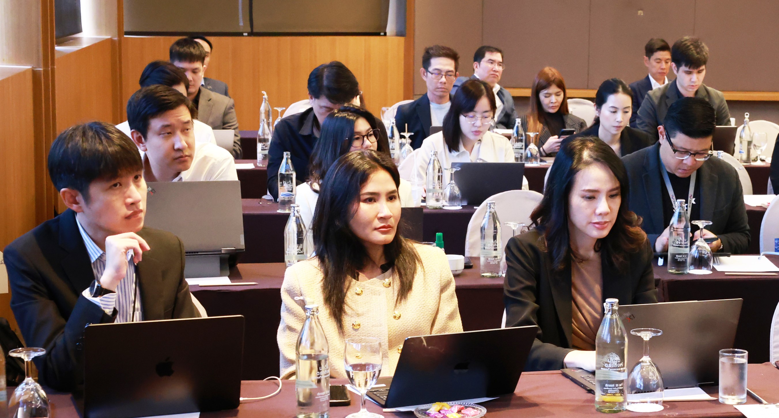 สถาบันคุ้มครองเงินฝากจัดประชุมชี้แจงแนวทางการเตรียมความพร้อมของธนาคารพาณิชย์ไร้สาขา (Virtual Bank) ในการปฏิบัติตามกฎหมายคุ้มครองเงินฝาก 13