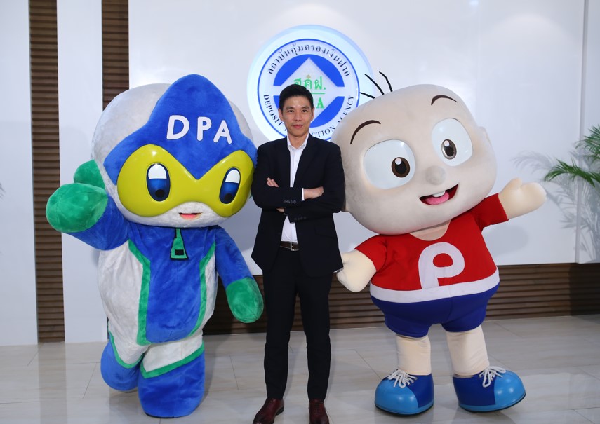 สถาบันคุ้มครองเงินฝาก จับมือ วิธิตากรุ๊ป ดึงคาร์แรคเตอร์การ์ตูนดัง ปังปอนด์จอมป่วน ร่วมผลิตสื่อการเรียนรู้ทางการเงิน ภายใต้โครงการผลิตหนังสือ Twin Book เพื่อผู้ด้อยโอกาสทางสังคม เนื่องในโอกาสพระราชพิธีมหามงคลเฉลิมพระชนมพรรษา 6 รอบ 28 กรกฎาคม 2567 4
